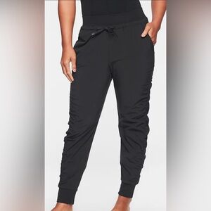 Athleta Attitude Mid Rise Lightweight Pant, Black, Size 8